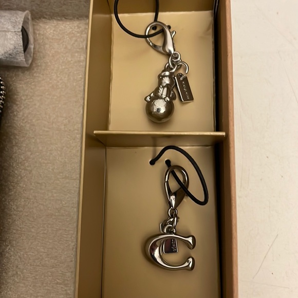 New Coach Boxed corner zip wristlet snow men printed. - Picture 3 of 5